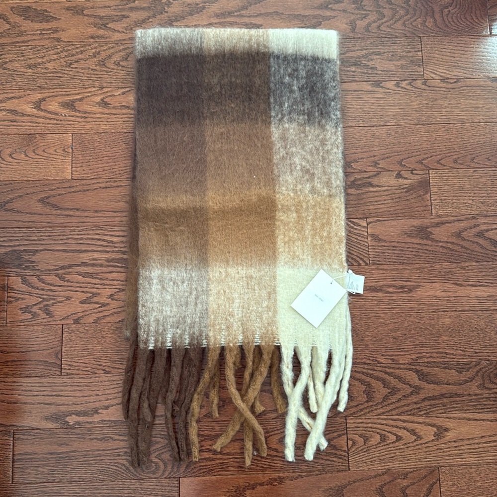 Oak + Fort Scarf